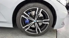 2023 BMW 3-Series 320i M Sport, серо-серебристый — фото 5