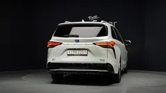 2022 Toyota Sienna 2.5 Hybrid AWD, белый — фото 4