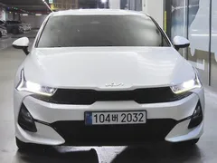 2023 Kia K5 2.0 LPI(Renter car), белый — фото 2