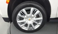 2023 Chevrolet Tahoe 6.2 Dark Knight 4WD, белый — фото 5