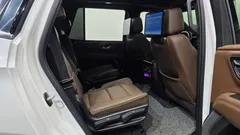 2023 Chevrolet Tahoe 6.2 Dark Knight 4WD, белый — фото 12