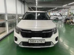 2023 Kia Seltos Gasoline 1.6 Turbo 2WD, белый — фото 2