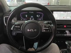 2023 Kia Seltos Gasoline 1.6 Turbo 2WD, белый — фото 15