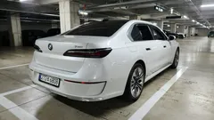 2023 BMW 7-Series 740i sDrive Design Pure Excellence, белый — фото 2