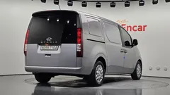 2023 Hyundai Staria Cargo 3-Seater, серо-серебристый — фото 2