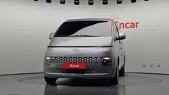 2023 Hyundai Staria Cargo 3-Seater, серо-серебристый — фото 3