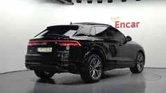 2022 Audi Q8 55 TFSI Quattro Premium, чёрный — фото 2