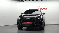 2022 Audi Q8 55 TFSI Quattro Premium, чёрный — фото 3