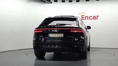 2022 Audi Q8 55 TFSI Quattro Premium, чёрный — фото 4