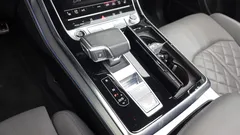 2022 Audi Q8 55 TFSI Quattro Premium, чёрный — фото 9