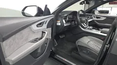 2022 Audi Q8 55 TFSI Quattro Premium, чёрный — фото 10