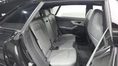 2022 Audi Q8 55 TFSI Quattro Premium, чёрный — фото 11