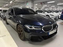 2023 BMW 5-Series 530i M Sport Package, синий — фото 3