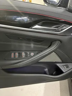 2023 BMW 5-Series 530i M Sport Package, синий — фото 20