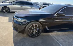 2023 BMW 5-Series 530e M Sport, чёрный — фото 3