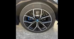 2023 BMW 5-Series 530e M Sport, чёрный — фото 15