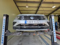 2022 Volkswagen Tiguan 2.0 TDI Premium, серо-серебристый — фото 5