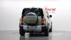 2023 Land Rover Defender 110 D250 SE, зелёный — фото 4