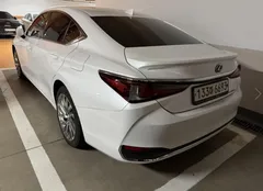 2023 Lexus ES Luxury Plus, белый — фото 3
