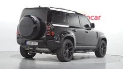 2022 Land Rover Defender 110 D300 HSE, чёрный — фото 2