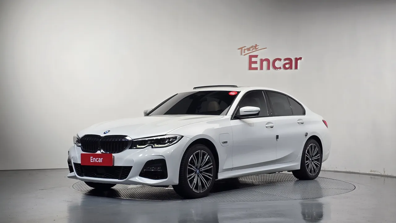 2022 BMW 3-Series 320e M Sports