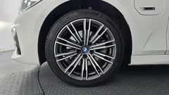 2022 BMW 3-Series 320e M Sports, белый — фото 5