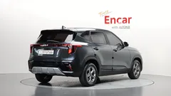 2023 Kia Seltos Gasoline 1.6 Turbo 2WD, серый — фото 2