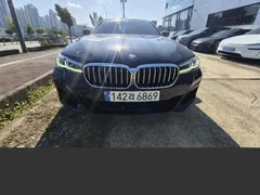 2023 BMW 5-Series 523d M Sport, чёрный — фото 1