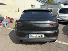 2022 Porsche Cayenne 3.0 E-Hybrid Coupe, чёрный — фото 3