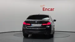 2022 BMW 5-Series 530i M Sport Package, серый — фото 4
