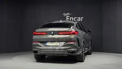 2022 BMW X6 xDrive40d M Sport Online Exclusive, серый — фото 4