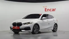2022 BMW 1-Series 120i Advantage, белый — фото 1