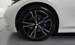 2023 BMW 3-Series 320i M Sport, белый — фото 5