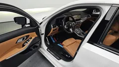 2023 BMW 3-Series 320i M Sport, белый — фото 10
