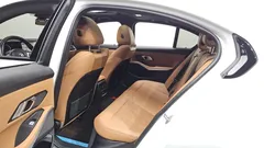 2023 BMW 3-Series 320i M Sport, белый — фото 12