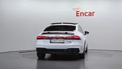2022 Audi A7 55 TFSI Quattro Premium, белый — фото 4