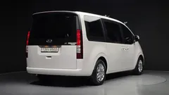2023 Hyundai Staria Tourer 11-Seater, белый — фото 2
