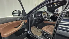 2022 BMW X6 xDrive40i M Sport, чёрный — фото 10