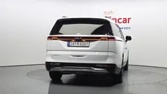 2023 Kia Carnival Gasoline 7-Seater Signature, белый — фото 4