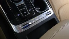 2023 Kia Carnival Gasoline 7-Seater Signature, белый — фото 17