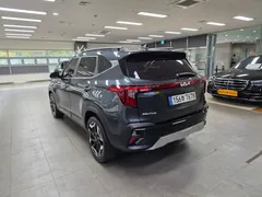 2023 Kia Seltos Gasoline 1.6 Turbo 2WD, серый — фото 2