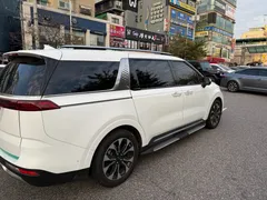 2023 Kia Carnival Gasoline 9-Seater Signature, белый — фото 3