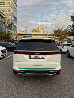 2023 Kia Carnival Gasoline 9-Seater Signature, белый — фото 4