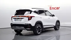 2024 Kia Seltos Gasoline 1.6 Turbo 2WD, белый — фото 2