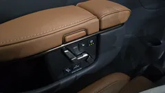 2024 Toyota Alphard 2.5 HEV Executive AWD, белый — фото 19