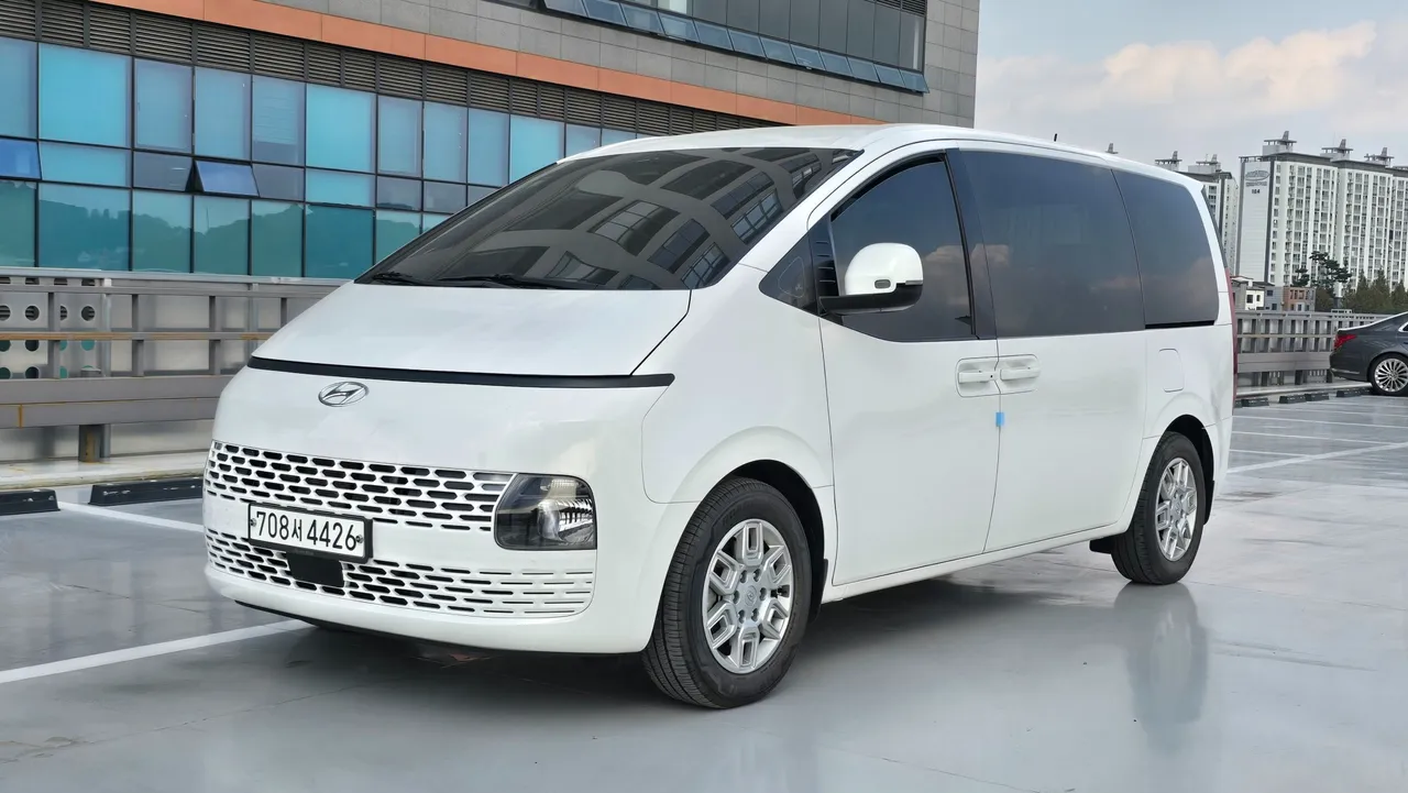 2022 Hyundai Staria Tourer 11-Seater