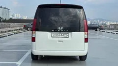 2022 Hyundai Staria Tourer 11-Seater, белый — фото 5