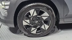 2023 Hyundai Kona Premium, серый — фото 5