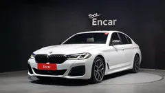 2022 BMW 5-Series 520i M Sport, белый — фото 1