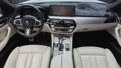 2022 BMW 5-Series 520i M Sport, белый — фото 7